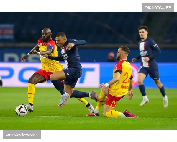 法甲第十三轮朗斯对阵斯特拉斯堡,欧冠资格卡位战